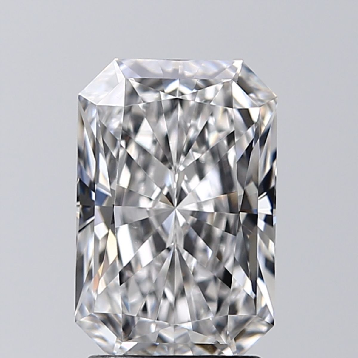 2.04 Carat Radiant IGI Labgrown Diamond, With Certificate ID LG508153118