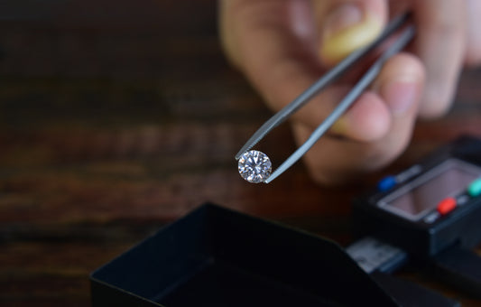 Pros and Cons of Buying a Loose Diamond Instead of a Finished Ring