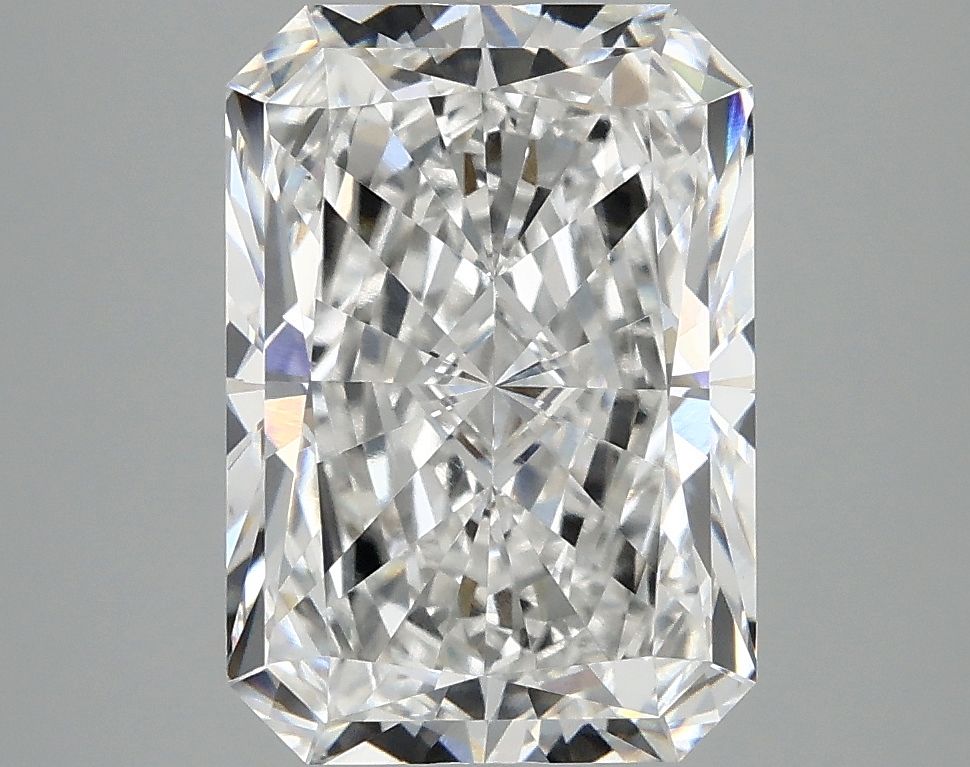 4.07 Carat Radiant IGI Labgrown Diamond, With Certificate ID LG683573924