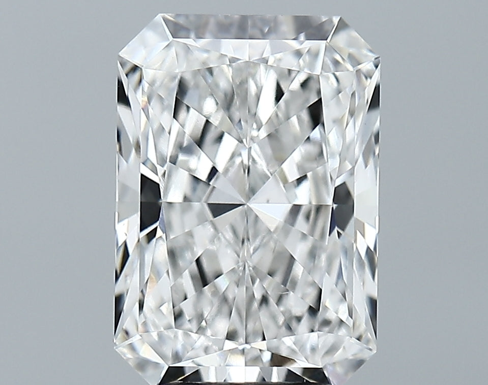 3.77 Carat Radiant IGI Labgrown Diamond, With Certificate ID 692590567