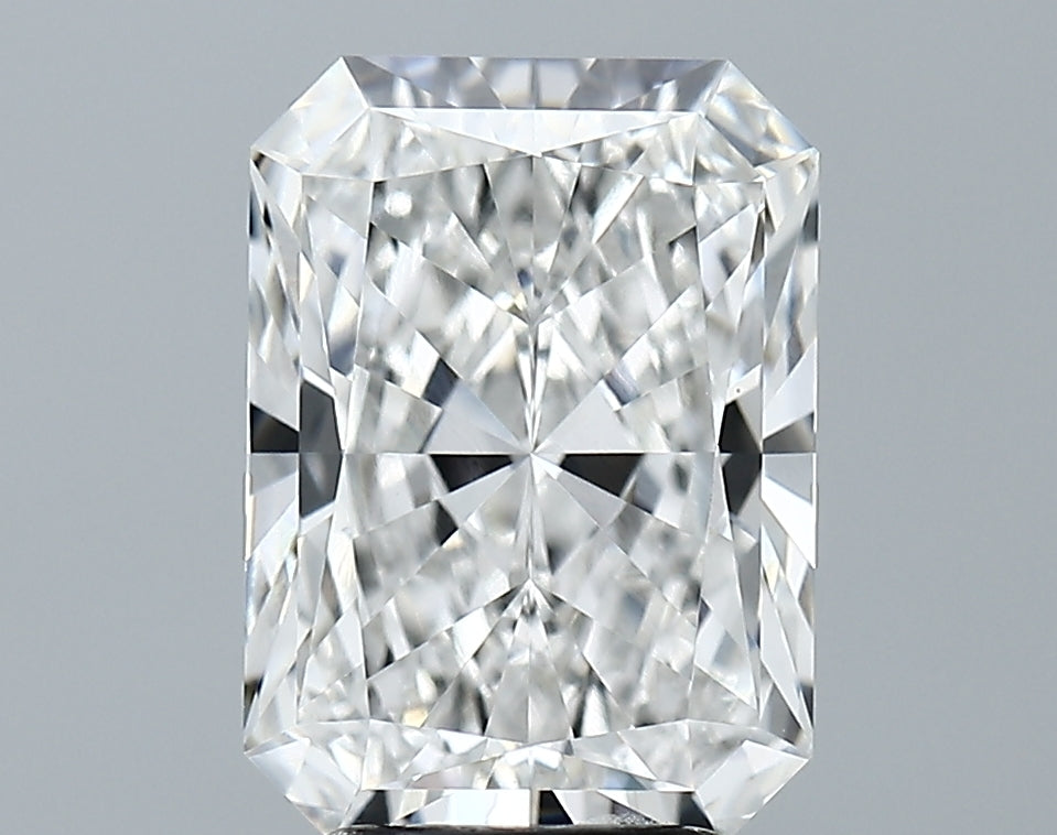 3.61 Carat Radiant IGI Labgrown Diamond, With Certificate ID 692574049